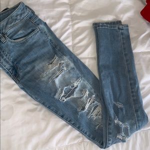 Light wash ripped American eagle jeans